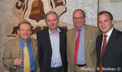 V. links n. rechts : Jean-Bernard Grenié und Hubert de Boüard de Laforest – Château Angélus, sowie Armin Diel und Victor Diel – Schlossgut Diel.